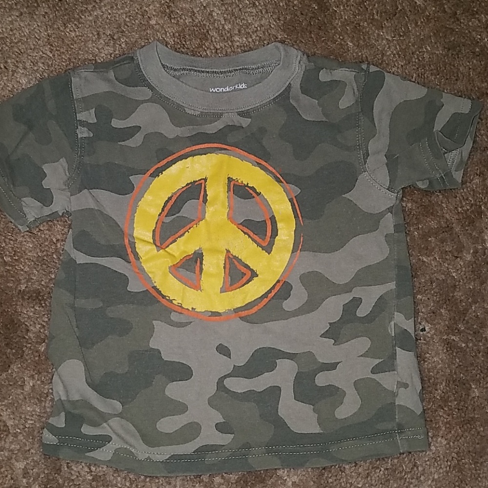 Camo peace sign tshirt